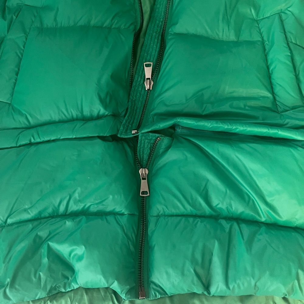 Vibrant detached Green Hooded Puffer Jacket - Picture 3 of 7